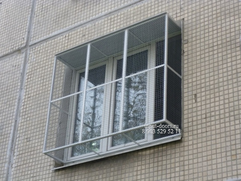 Решетка антикошка на пластиковое окно